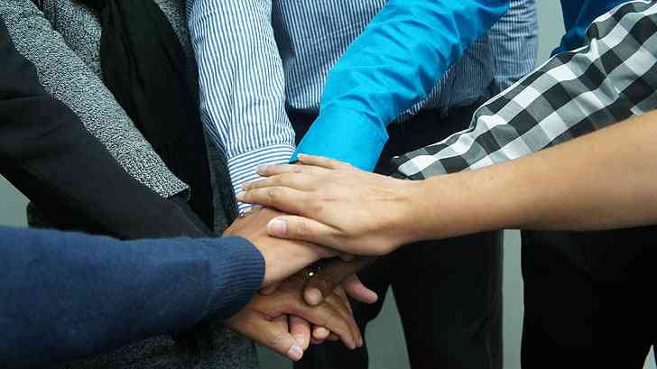 服装翻译哪家翻译公司比较好呢?(图1) teamwork-co-workers-office-business-preview.jpg